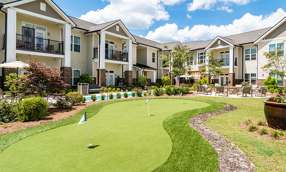 Arbor Terrace Hamilton Mill, putting green