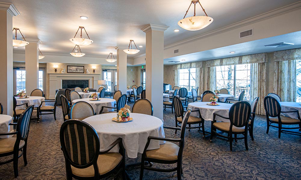 Photo of the dining room of Weatherly Court, Medford, OR