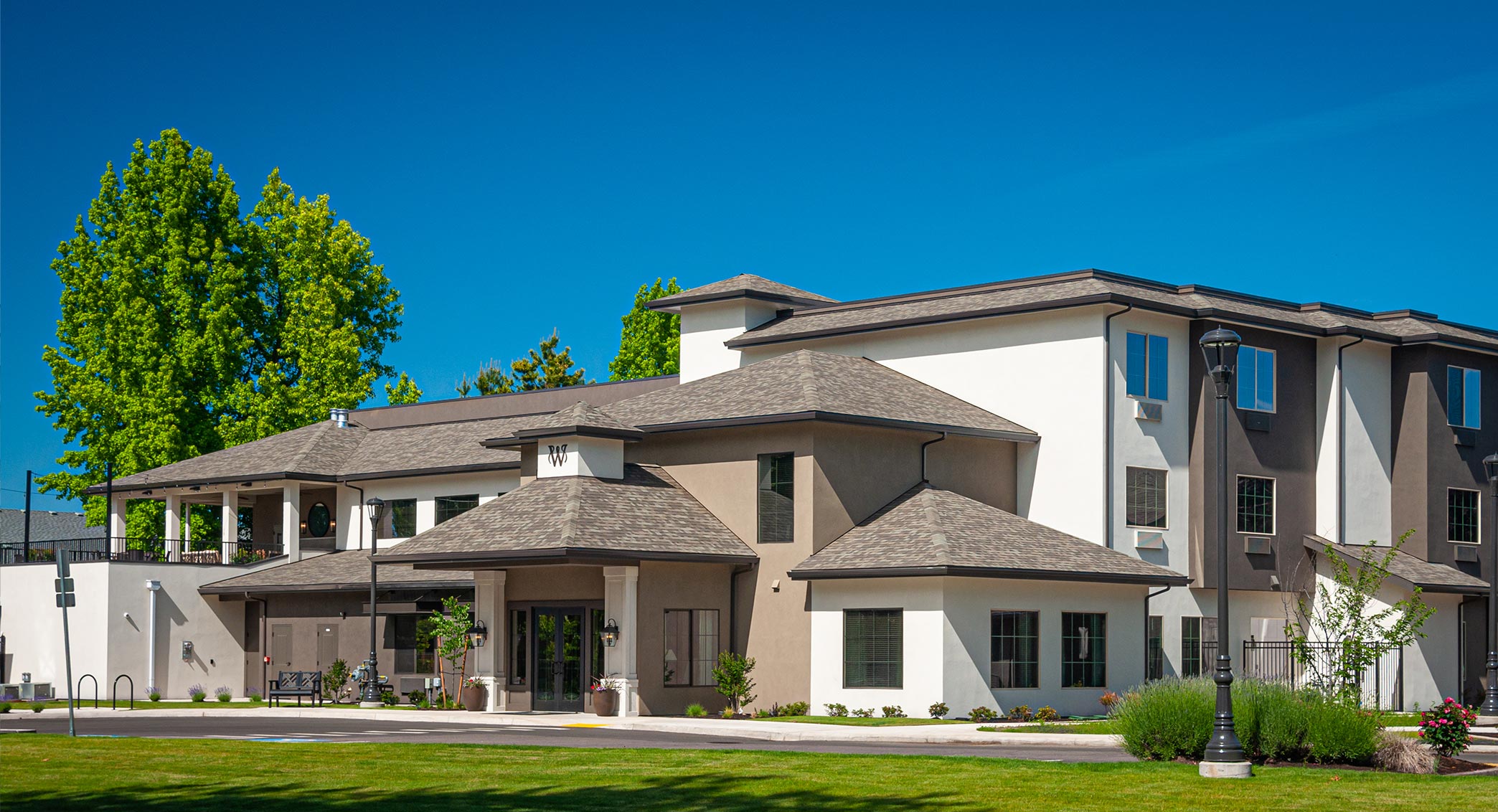 Photo of the exterior of Weatherly Court, Medford, OR