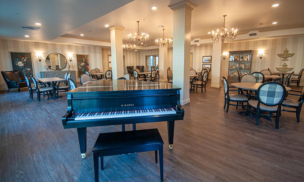 Photo of the music room of Weatherly Court, Medford, OR